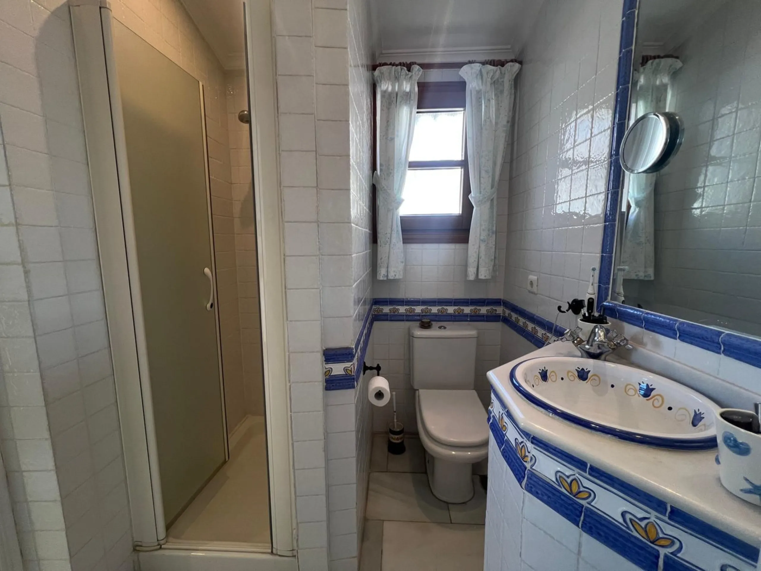 Beachfront complex in Estepona, New Golden Mile, between Cancelada and Selwo, close to Las Dunas. Stunning fully renovated corner semi-detached townhouse, located in a frontline beach complex with a unique charm, reminiscent of an authentic fishing villag