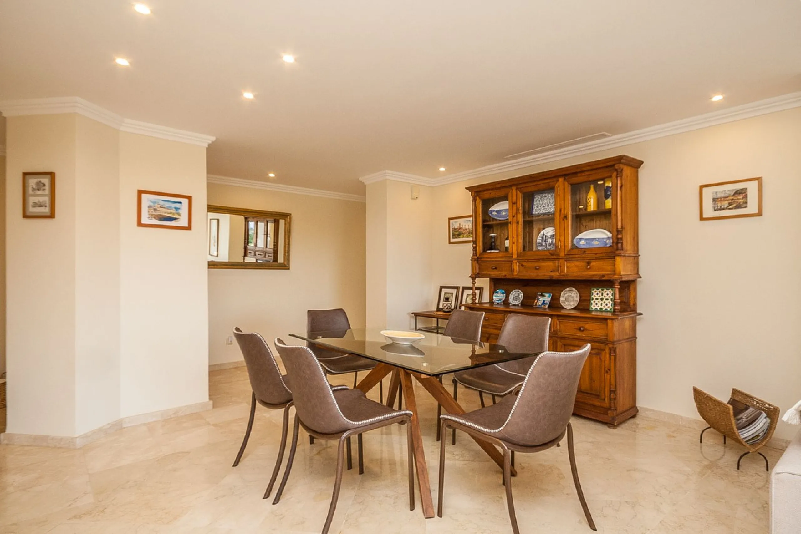 Apartment - Ground Floor Apartment в продаже в Marbella, Málaga. В доме 3 спален и 3 ванных комнат. Площадь дома 160 м²