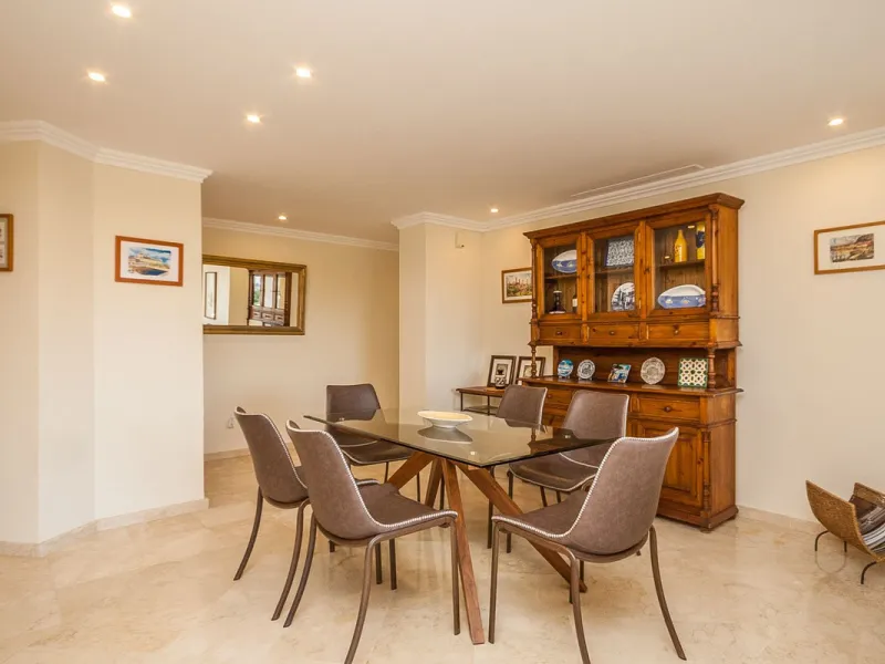 Apartment - Ground Floor Apartment в продаже в Marbella, Málaga. В доме 3 спален и 3 ванных комнат. Площадь дома 160 м²