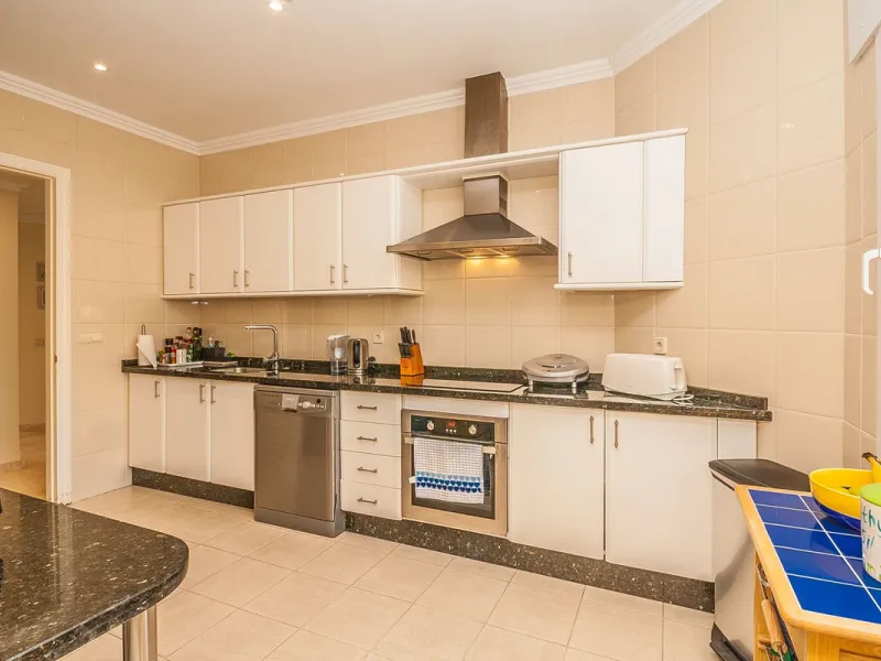Apartment - Ground Floor Apartment в продаже в Marbella, Málaga. В доме 3 спален и 3 ванных комнат. Площадь дома 160 м²