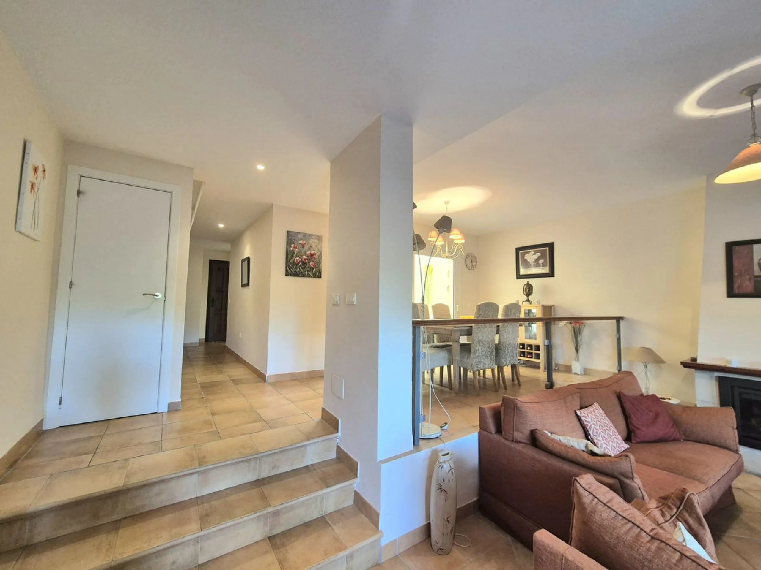 House - Townhouse в продаже в Alhaurín el Grande, Málaga. В доме 3 спален и 3 ванных комнат. Площадь дома 127 м²