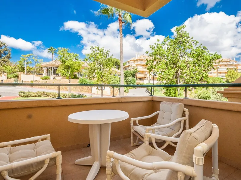 Apartment - Ground Floor Apartment в продаже в Marbella, Málaga. В доме 3 спален и 3 ванных комнат. Площадь дома 160 м²