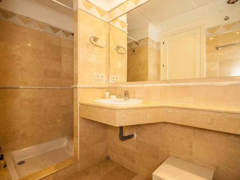 Apartment - Ground Floor Apartment в продаже в Marbella, Málaga. В доме 3 спален и 3 ванных комнат. Площадь дома 160 м²