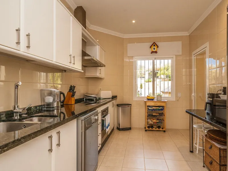 Apartment - Ground Floor Apartment в продаже в Marbella, Málaga. В доме 3 спален и 3 ванных комнат. Площадь дома 160 м²