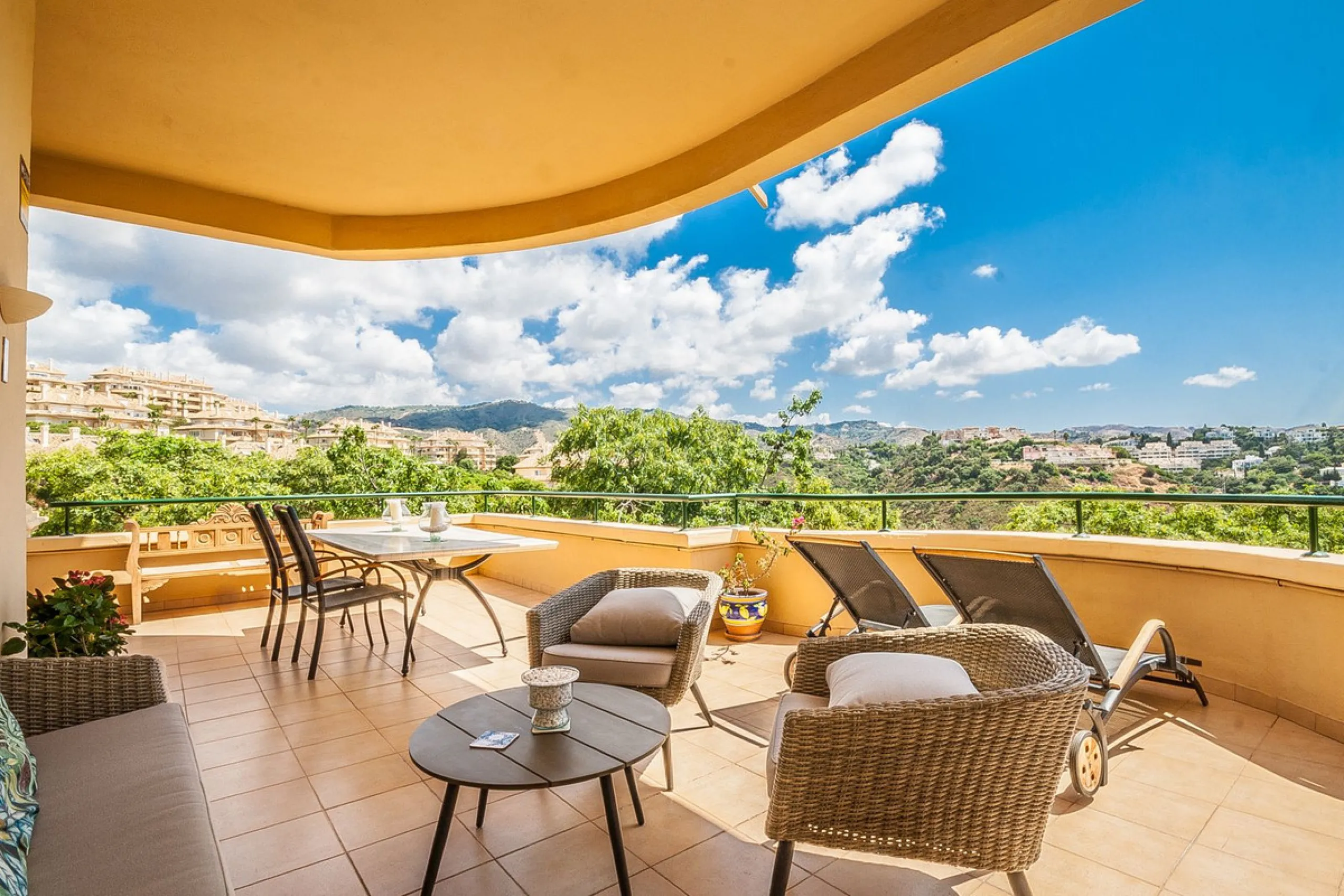 Apartment - Ground Floor Apartment в продаже в Marbella, Málaga. В доме 3 спален и 3 ванных комнат. Площадь дома 160 м²