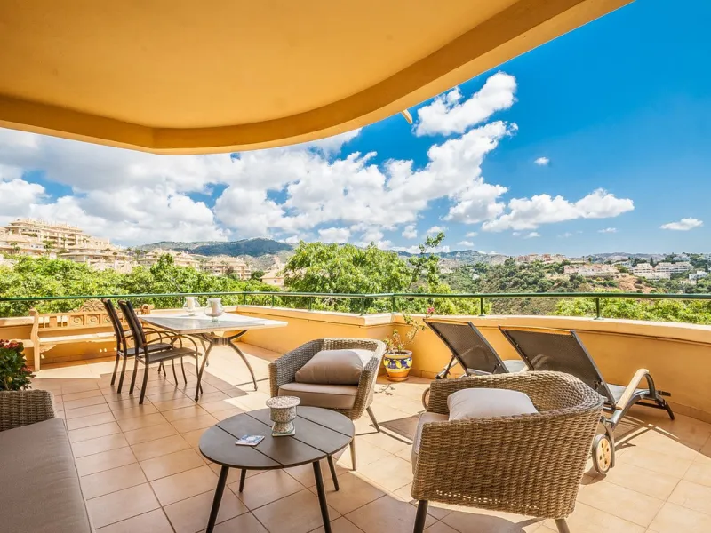 Apartment - Ground Floor Apartment в продаже в Marbella, Málaga. В доме 3 спален и 3 ванных комнат. Площадь дома 160 м²