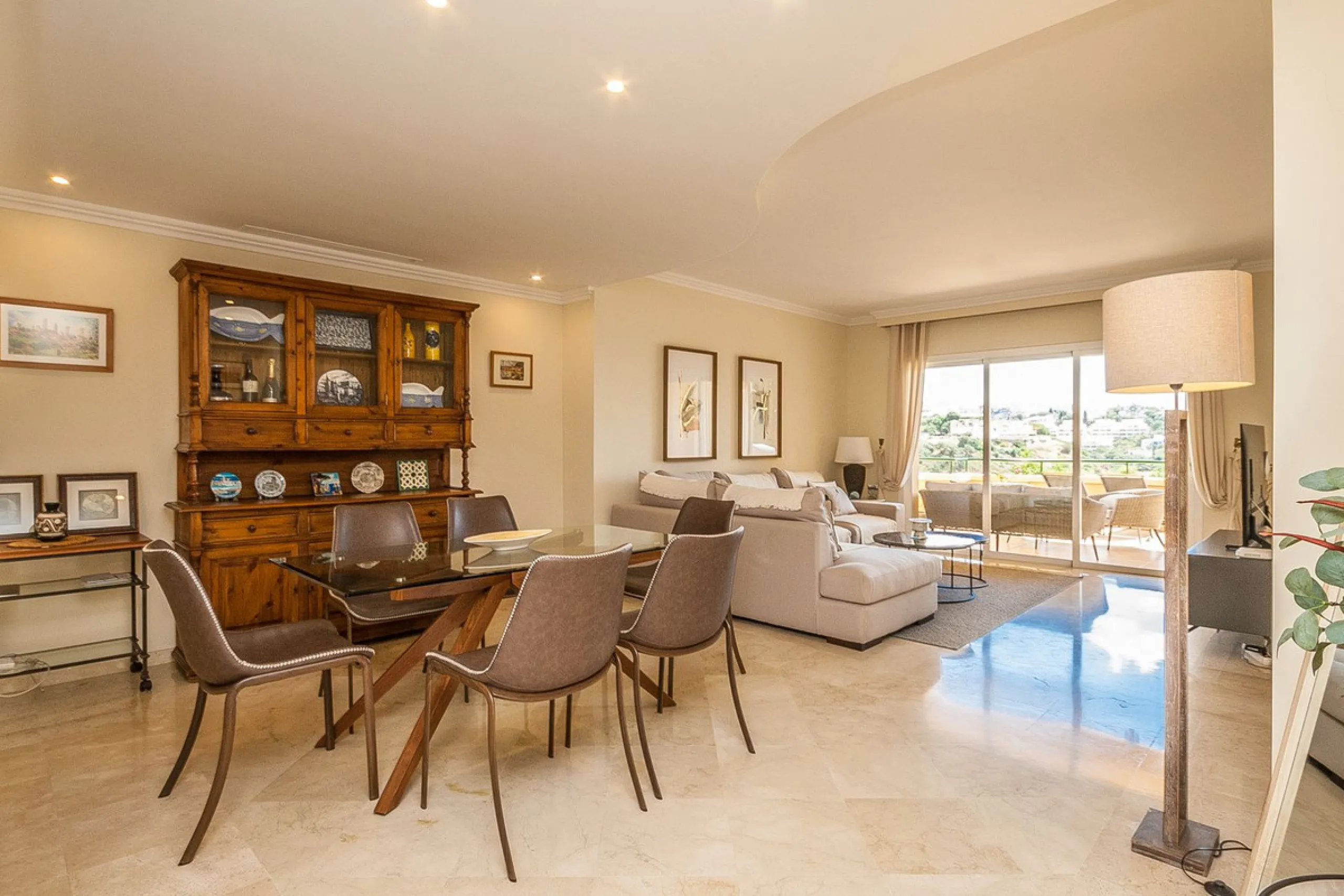 Apartment - Ground Floor Apartment в продаже в Marbella, Málaga. В доме 3 спален и 3 ванных комнат. Площадь дома 160 м²