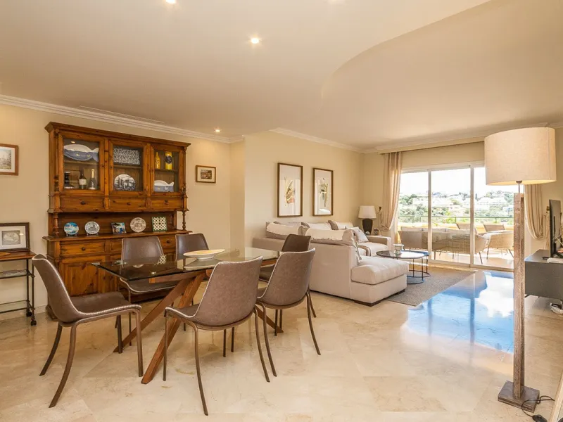 Apartment - Ground Floor Apartment в продаже в Marbella, Málaga. В доме 3 спален и 3 ванных комнат. Площадь дома 160 м²