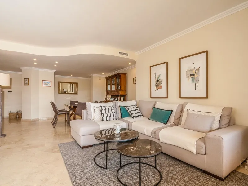 Apartment - Ground Floor Apartment в продаже в Marbella, Málaga. В доме 3 спален и 3 ванных комнат. Площадь дома 160 м²