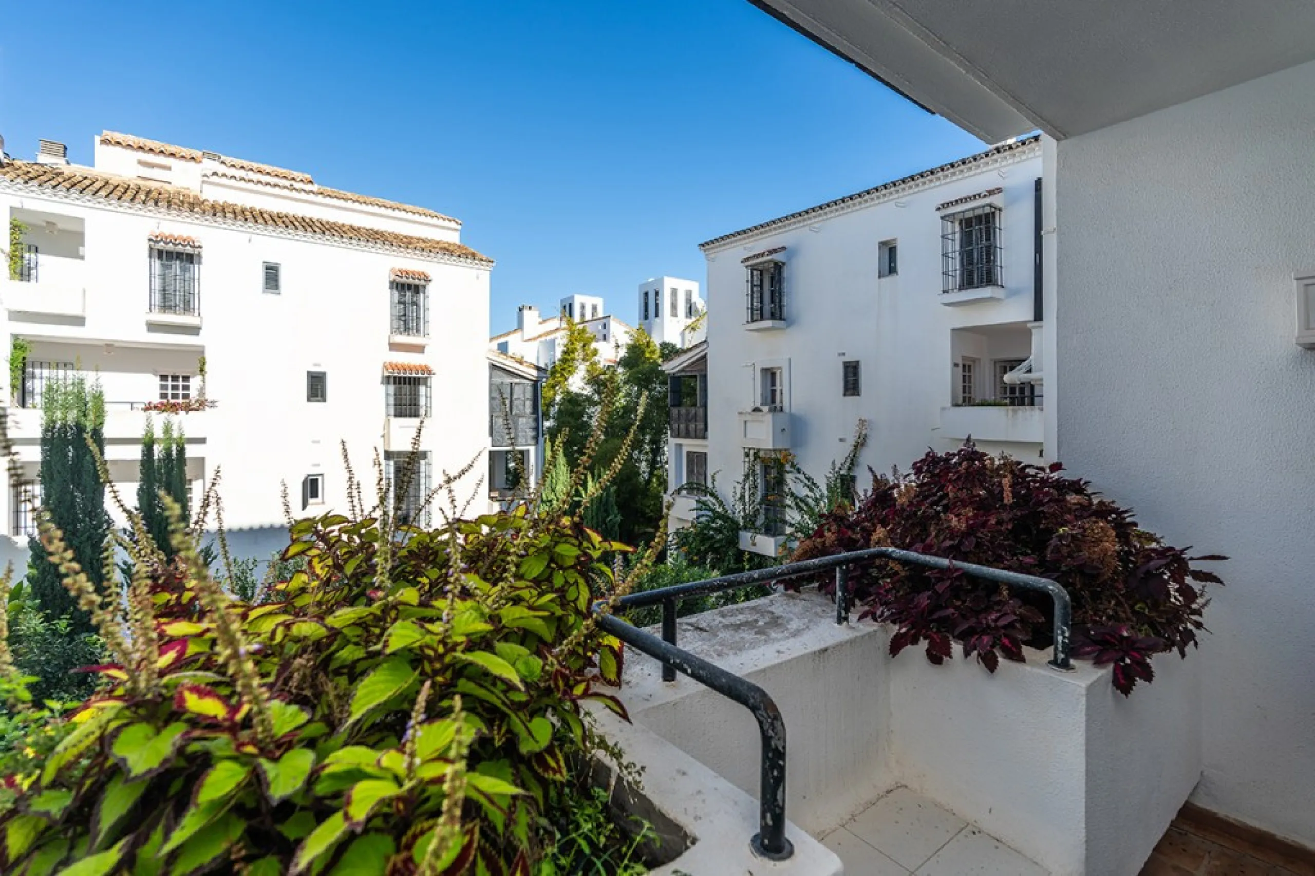 Apartment - Middle Floor Apartment в продаже в Marbella, Málaga. В доме 4 спален и 3 ванных комнат. Площадь дома 128 м²