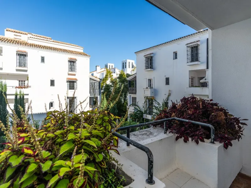 Apartment - Middle Floor Apartment в продаже в Marbella, Málaga. В доме 4 спален и 3 ванных комнат. Площадь дома 128 м²