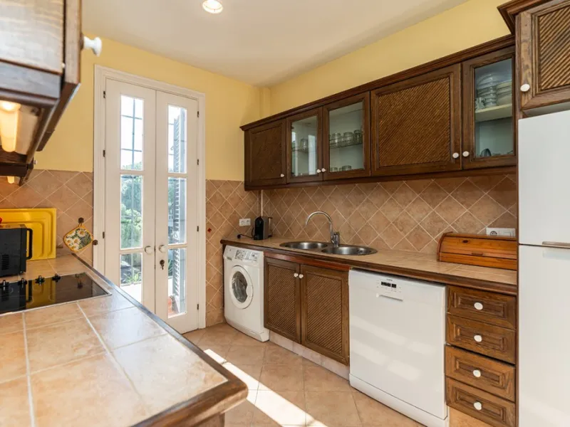 Apartment - Middle Floor Apartment в продаже в Marbella, Málaga. В доме 4 спален и 3 ванных комнат. Площадь дома 128 м²