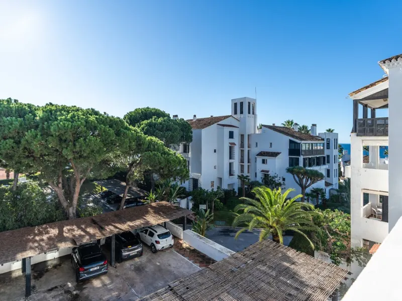Apartment - Middle Floor Apartment в продаже в Marbella, Málaga. В доме 4 спален и 3 ванных комнат. Площадь дома 128 м²