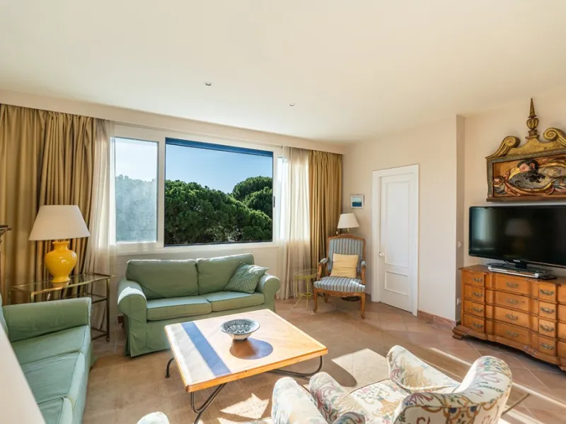 Apartment - Middle Floor Apartment в продаже в Marbella, Málaga. В доме 4 спален и 3 ванных комнат. Площадь дома 128 м²