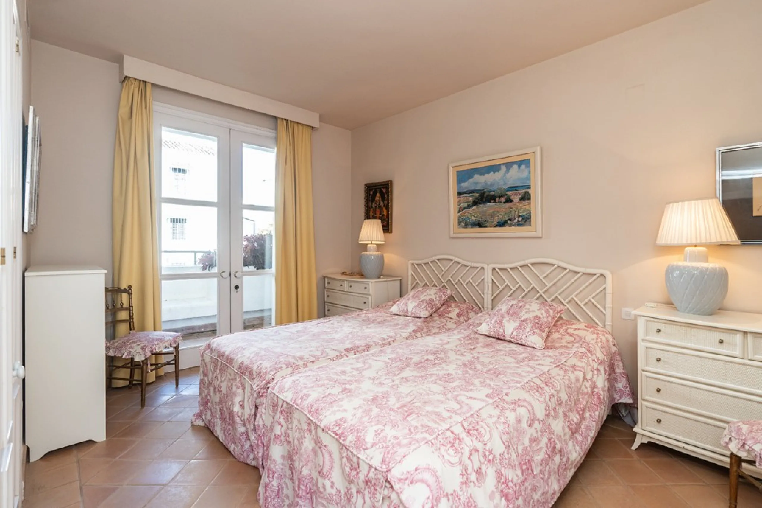 Apartment - Middle Floor Apartment в продаже в Marbella, Málaga. В доме 4 спален и 3 ванных комнат. Площадь дома 128 м²