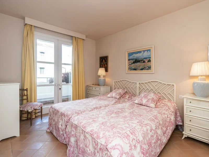 Apartment - Middle Floor Apartment в продаже в Marbella, Málaga. В доме 4 спален и 3 ванных комнат. Площадь дома 128 м²