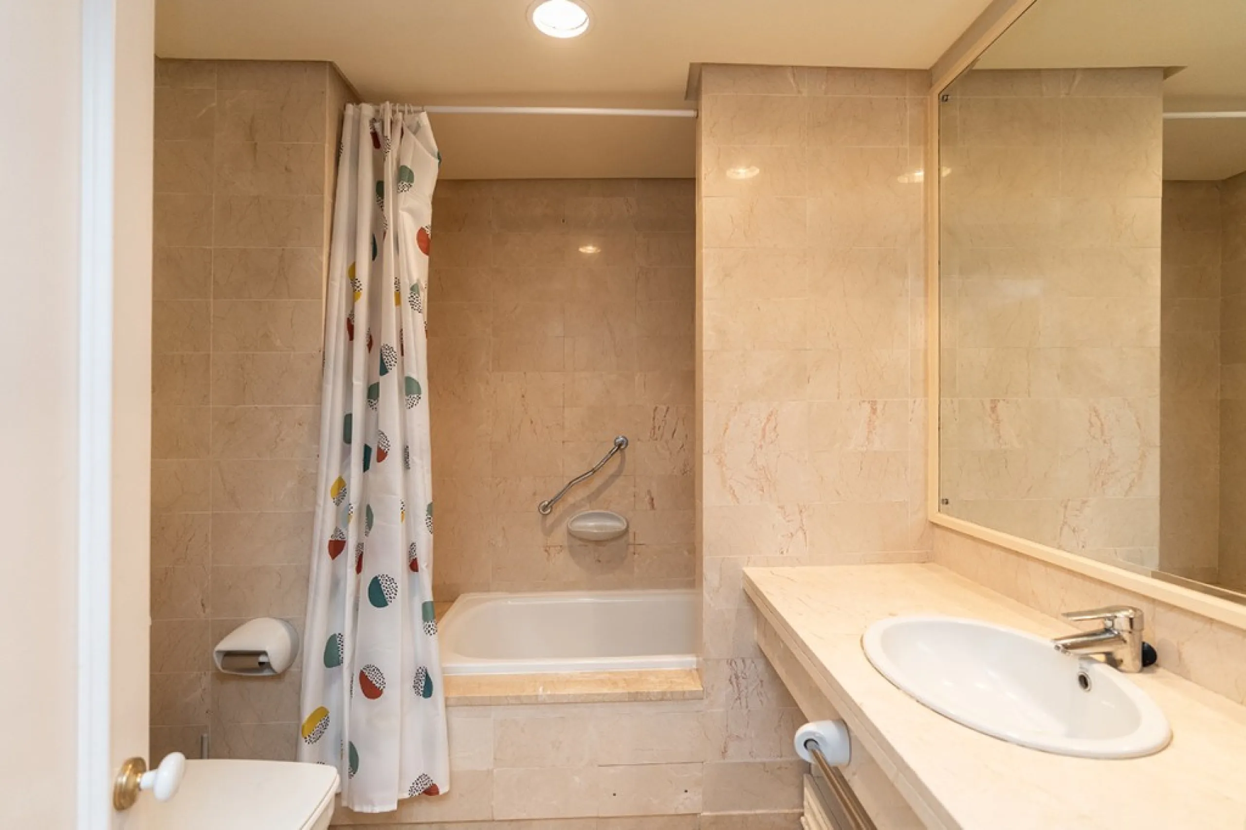 Apartment - Middle Floor Apartment в продаже в Marbella, Málaga. В доме 4 спален и 3 ванных комнат. Площадь дома 128 м²