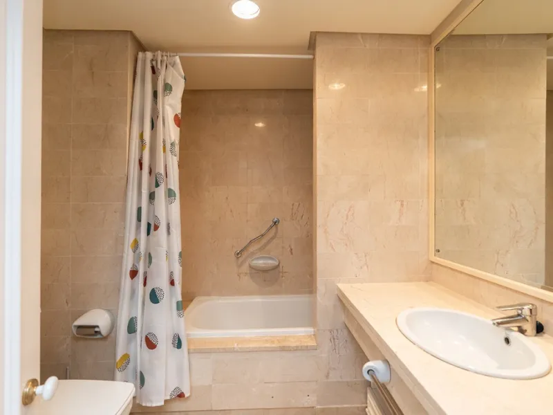 Apartment - Middle Floor Apartment в продаже в Marbella, Málaga. В доме 4 спален и 3 ванных комнат. Площадь дома 128 м²