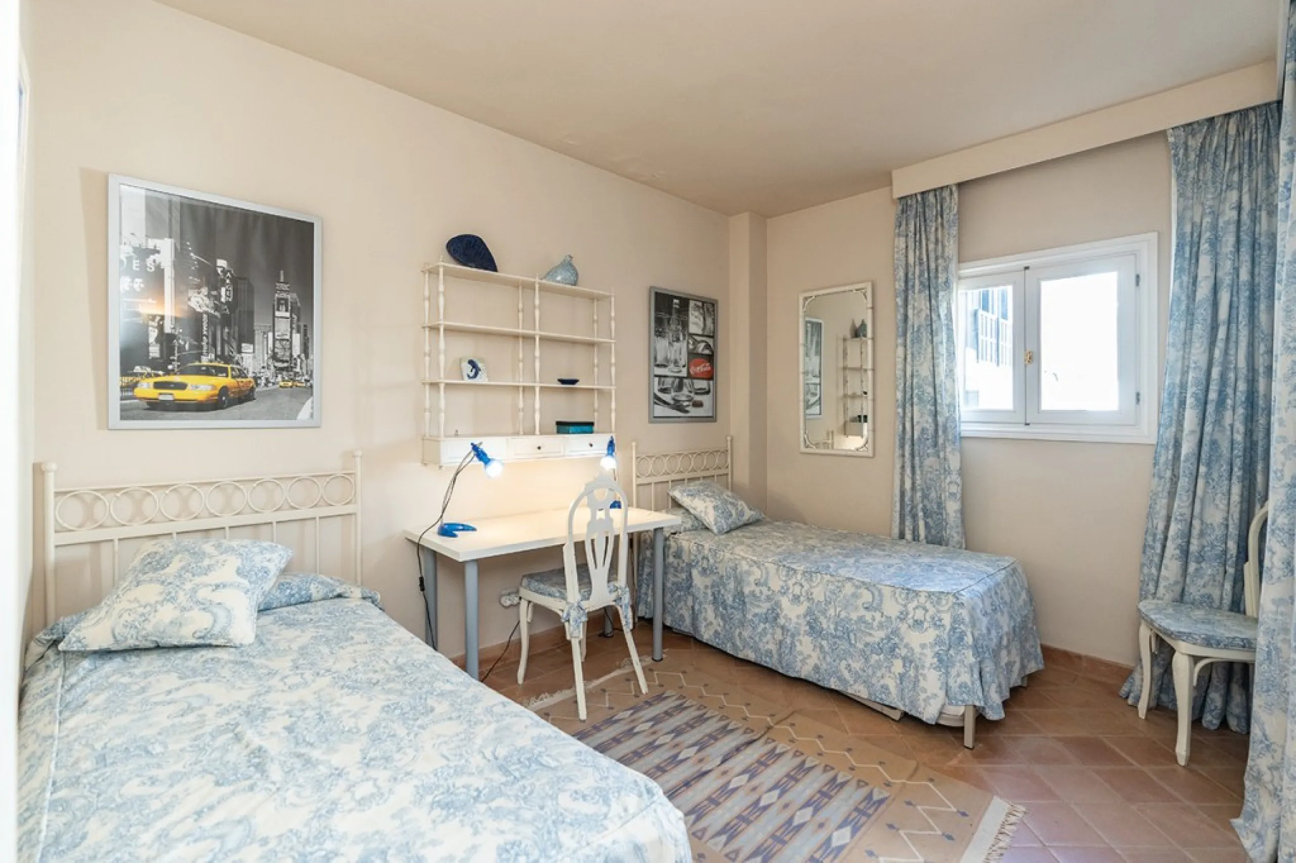 Apartment - Middle Floor Apartment в продаже в Marbella, Málaga. В доме 4 спален и 3 ванных комнат. Площадь дома 128 м²