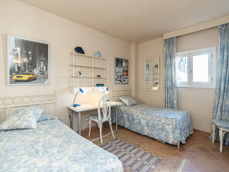 Apartment - Middle Floor Apartment в продаже в Marbella, Málaga. В доме 4 спален и 3 ванных комнат. Площадь дома 128 м²