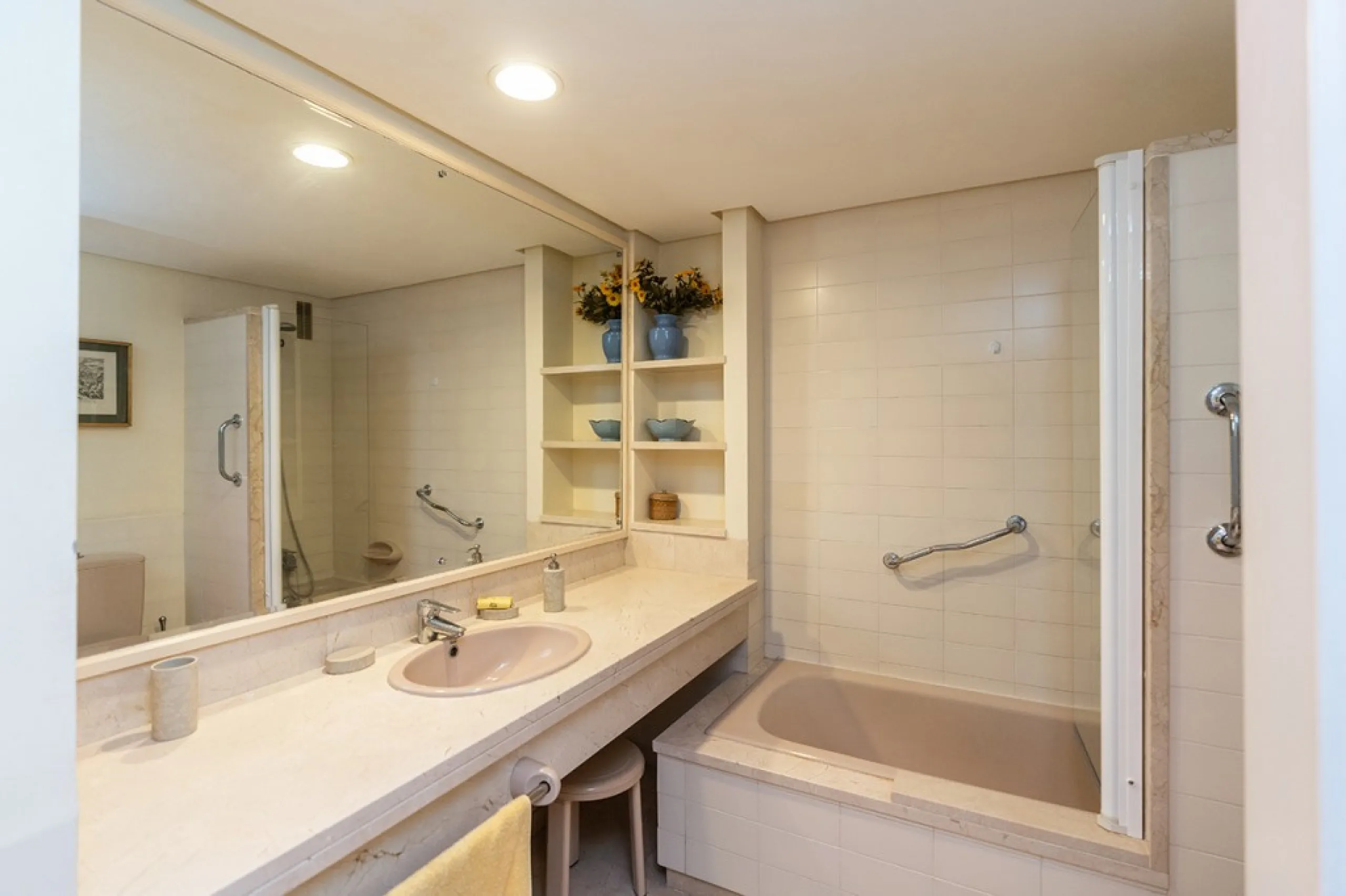 Apartment - Middle Floor Apartment в продаже в Marbella, Málaga. В доме 4 спален и 3 ванных комнат. Площадь дома 128 м²