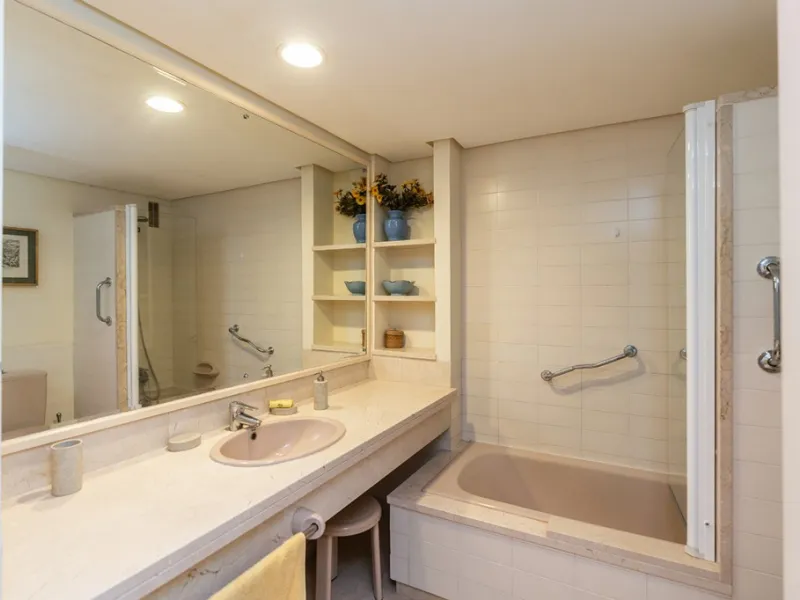 Apartment - Middle Floor Apartment в продаже в Marbella, Málaga. В доме 4 спален и 3 ванных комнат. Площадь дома 128 м²