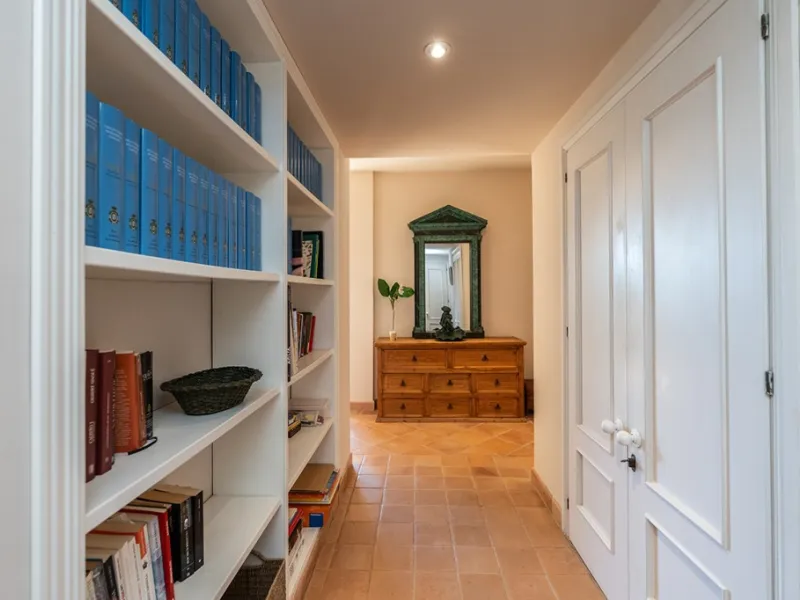 Apartment - Middle Floor Apartment в продаже в Marbella, Málaga. В доме 4 спален и 3 ванных комнат. Площадь дома 128 м²