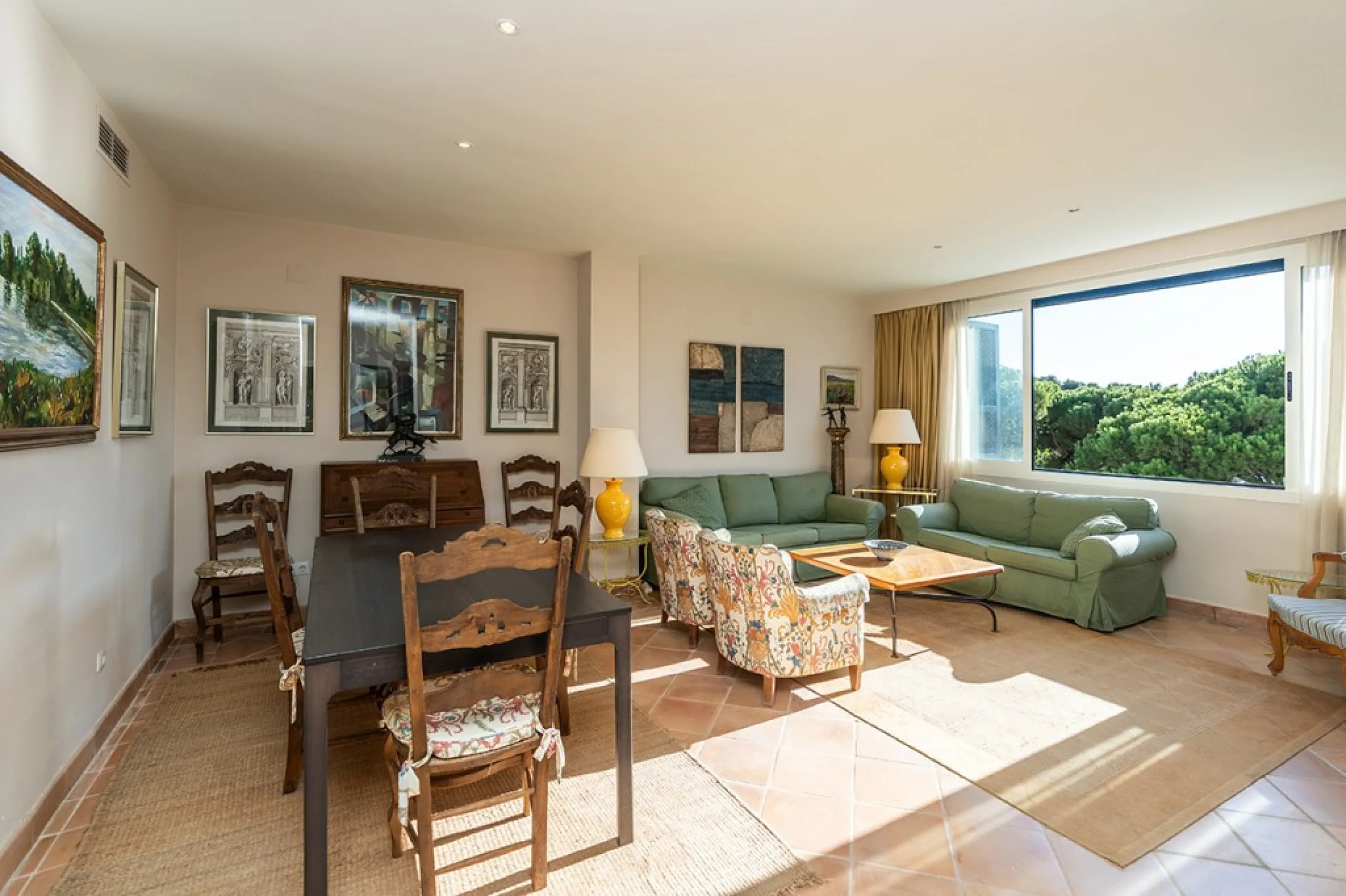 Apartment - Middle Floor Apartment в продаже в Marbella, Málaga. В доме 4 спален и 3 ванных комнат. Площадь дома 128 м²