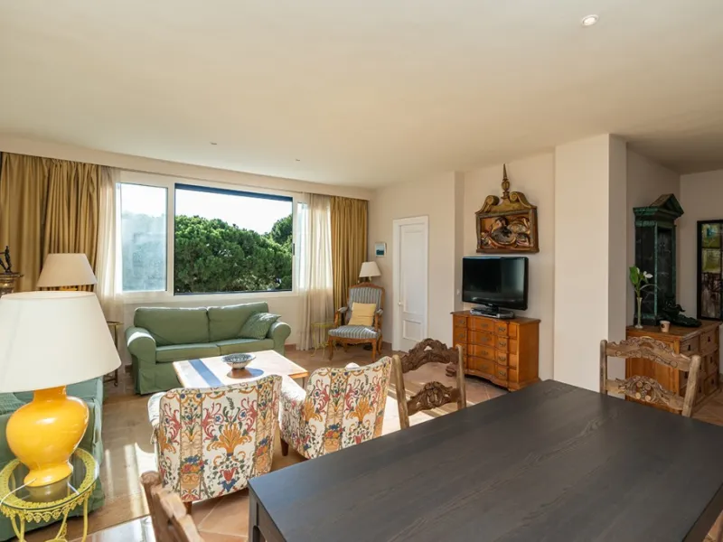 Apartment - Middle Floor Apartment в продаже в Marbella, Málaga. В доме 4 спален и 3 ванных комнат. Площадь дома 128 м²