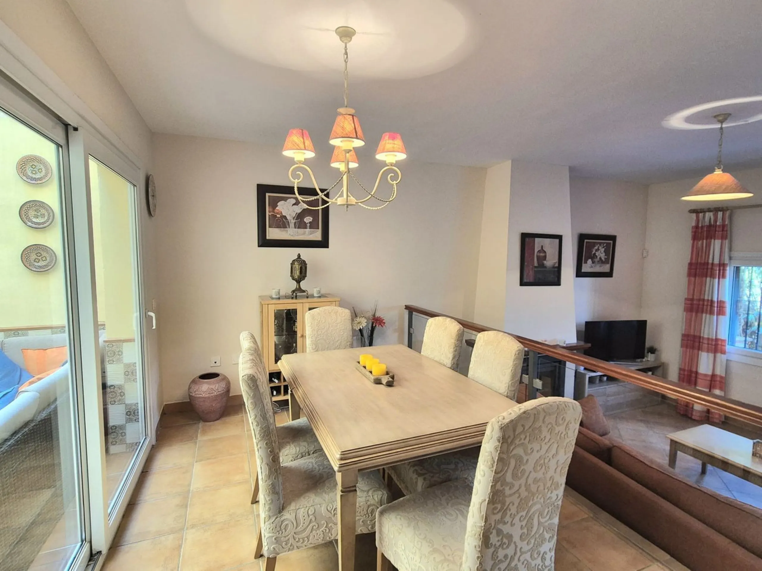 House - Townhouse в продаже в Alhaurín el Grande, Málaga. В доме 3 спален и 3 ванных комнат. Площадь дома 127 м²