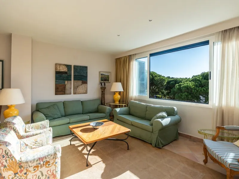 Apartment - Middle Floor Apartment в продаже в Marbella, Málaga. В доме 4 спален и 3 ванных комнат. Площадь дома 128 м²