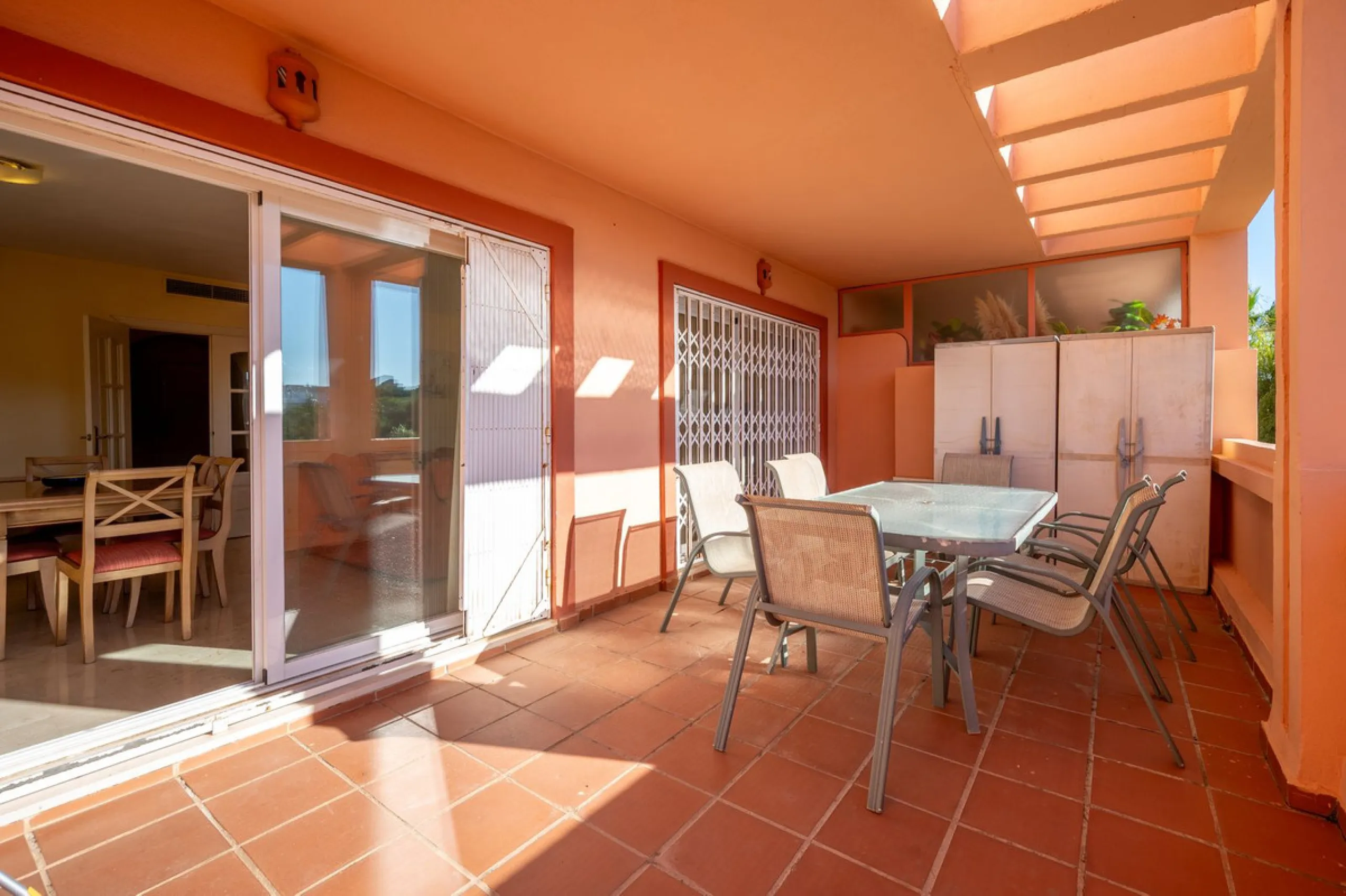 One-level apartment consisting of 3 double bedrooms, together with 3 bathrooms a large L shape terrace with the bonus of half being covered and the other half open to be able to enjoy the sun all day long which you has limited sea views. Property comes wi
