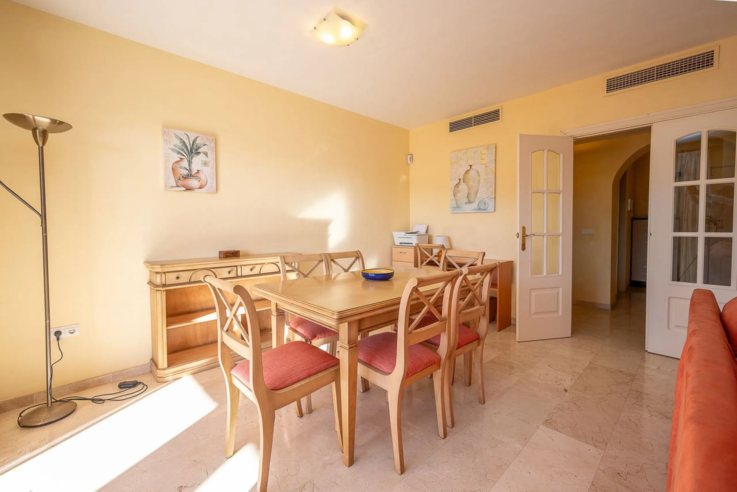 One-level apartment consisting of 3 double bedrooms, together with 3 bathrooms a large L shape terrace with the bonus of half being covered and the other half open to be able to enjoy the sun all day long which you has limited sea views. Property comes wi