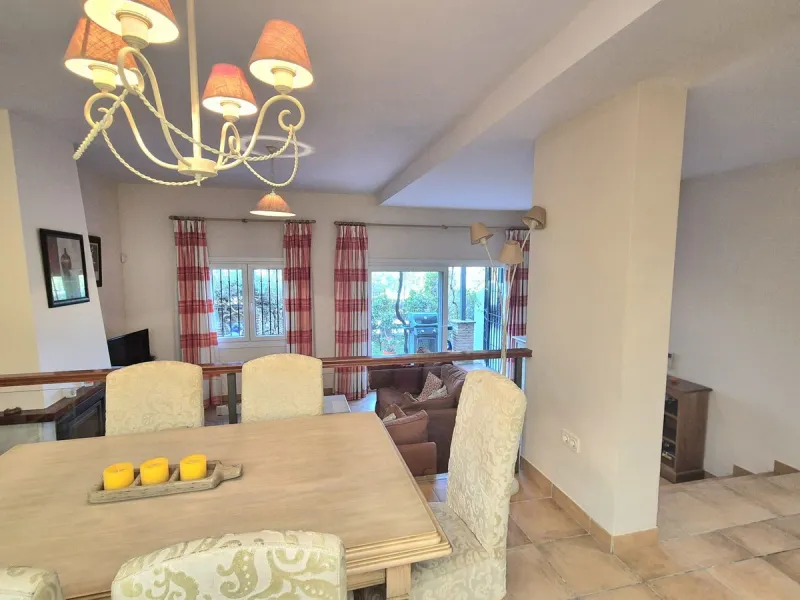 House - Townhouse в продаже в Alhaurín el Grande, Málaga. В доме 3 спален и 3 ванных комнат. Площадь дома 127 м²