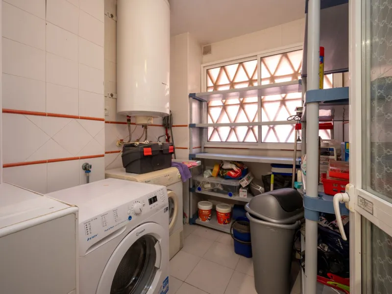 One-level apartment consisting of 3 double bedrooms, together with 3 bathrooms a large L shape terrace with the bonus of half being covered and the other half open to be able to enjoy the sun all day long which you has limited sea views. Property comes wi