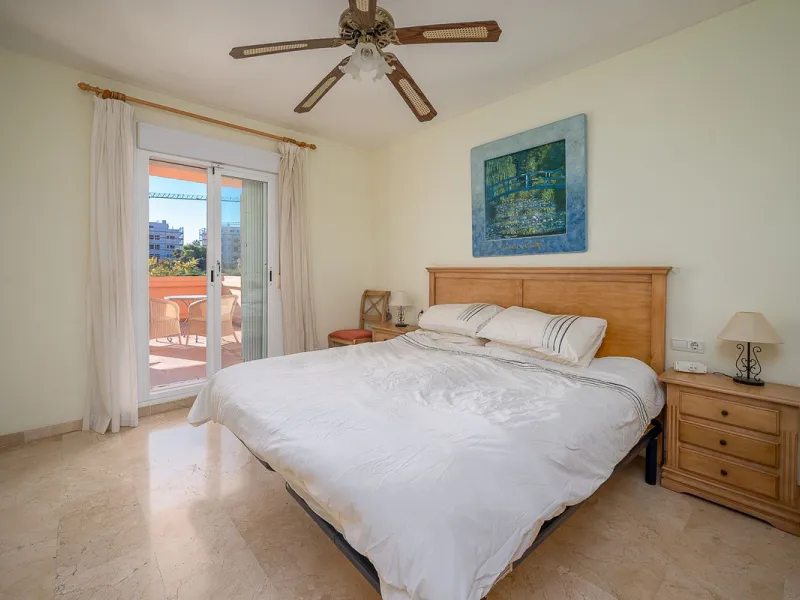 One-level apartment consisting of 3 double bedrooms, together with 3 bathrooms a large L shape terrace with the bonus of half being covered and the other half open to be able to enjoy the sun all day long which you has limited sea views. Property comes wi