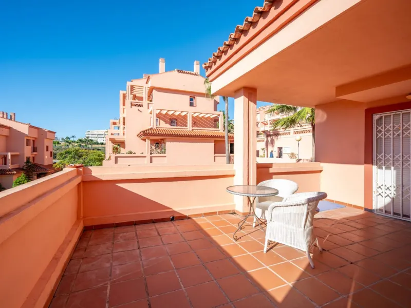 One-level apartment consisting of 3 double bedrooms, together with 3 bathrooms a large L shape terrace with the bonus of half being covered and the other half open to be able to enjoy the sun all day long which you has limited sea views. Property comes wi