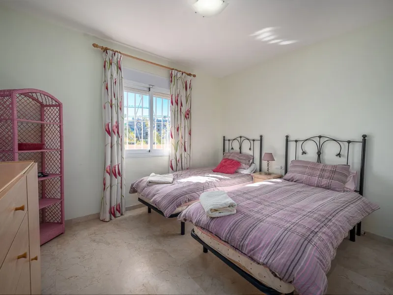 One-level apartment consisting of 3 double bedrooms, together with 3 bathrooms a large L shape terrace with the bonus of half being covered and the other half open to be able to enjoy the sun all day long which you has limited sea views. Property comes wi