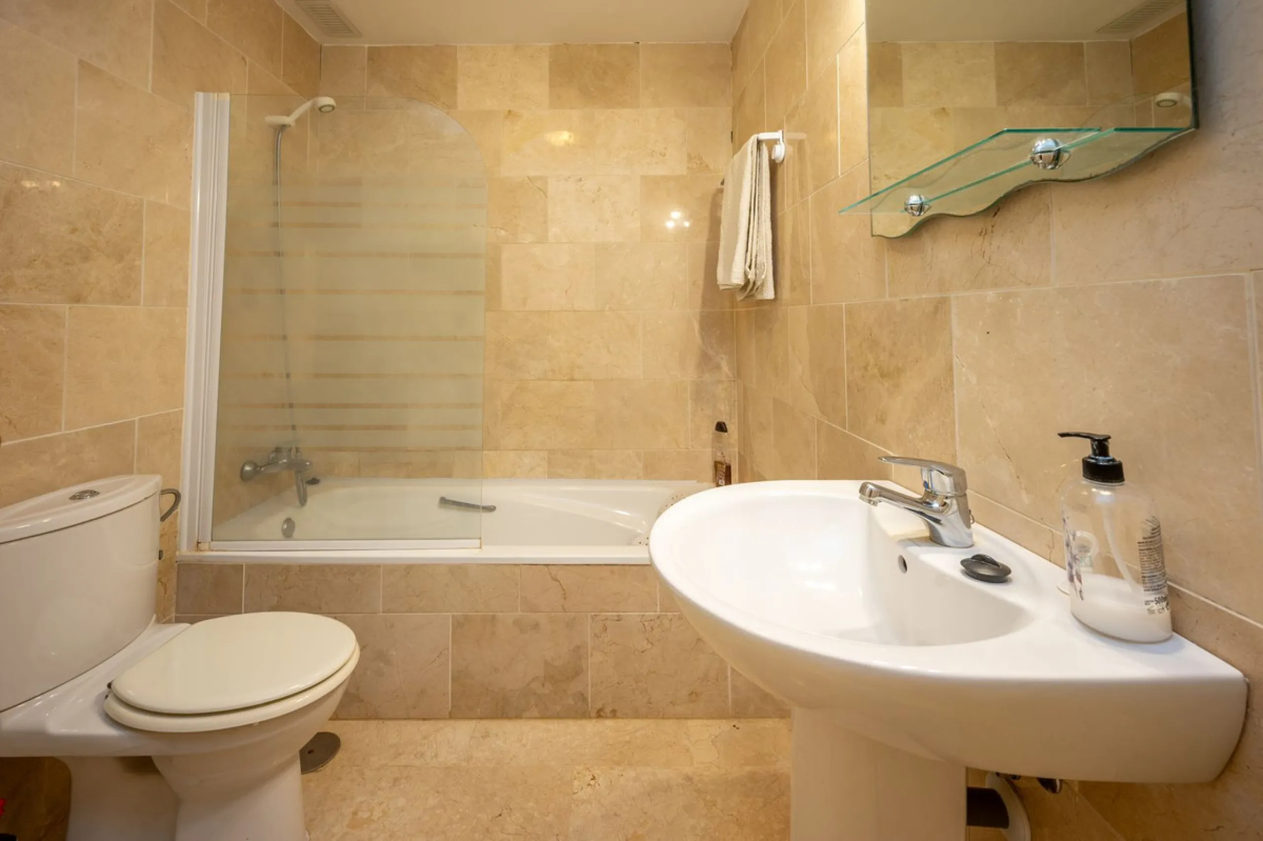 One-level apartment consisting of 3 double bedrooms, together with 3 bathrooms a large L shape terrace with the bonus of half being covered and the other half open to be able to enjoy the sun all day long which you has limited sea views. Property comes wi