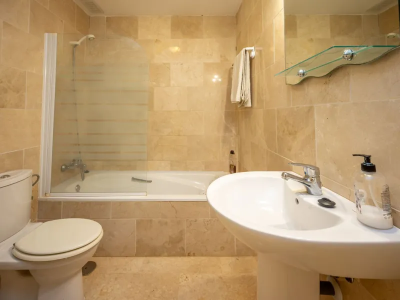 One-level apartment consisting of 3 double bedrooms, together with 3 bathrooms a large L shape terrace with the bonus of half being covered and the other half open to be able to enjoy the sun all day long which you has limited sea views. Property comes wi