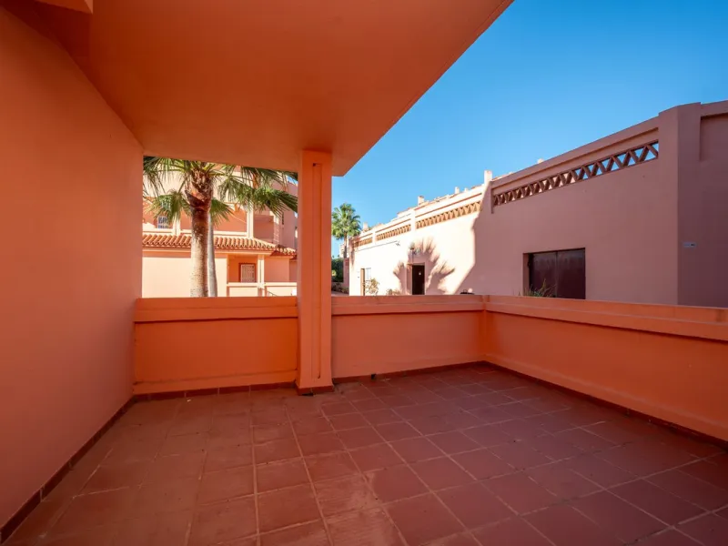 One-level apartment consisting of 3 double bedrooms, together with 3 bathrooms a large L shape terrace with the bonus of half being covered and the other half open to be able to enjoy the sun all day long which you has limited sea views. Property comes wi