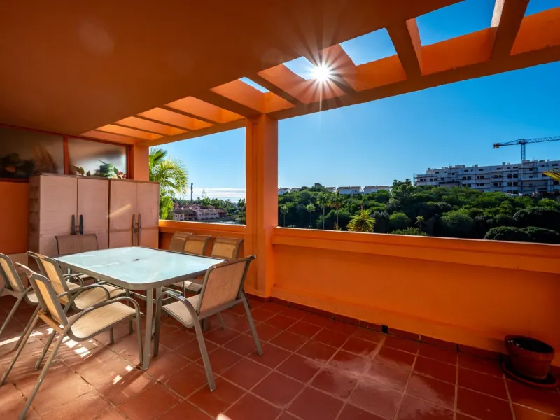 One-level apartment consisting of 3 double bedrooms, together with 3 bathrooms a large L shape terrace with the bonus of half being covered and the other half open to be able to enjoy the sun all day long which you has limited sea views. Property comes wi