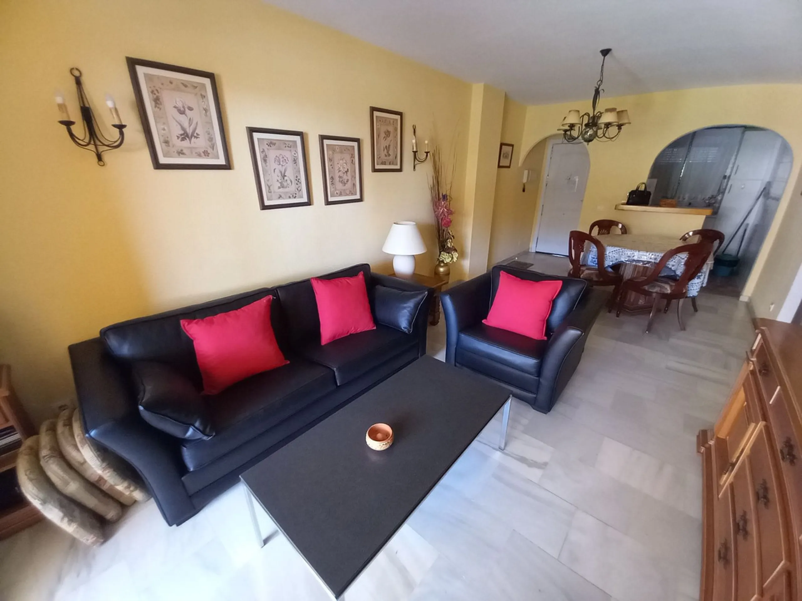 Make your dreams a reality!!!!!  If you have always dreamt about living in La Cala de Mijas on the ground floor with direct access to the beautiful community gardens then La Siesta Beach is for you!  The property is on a gated community only a few meters 