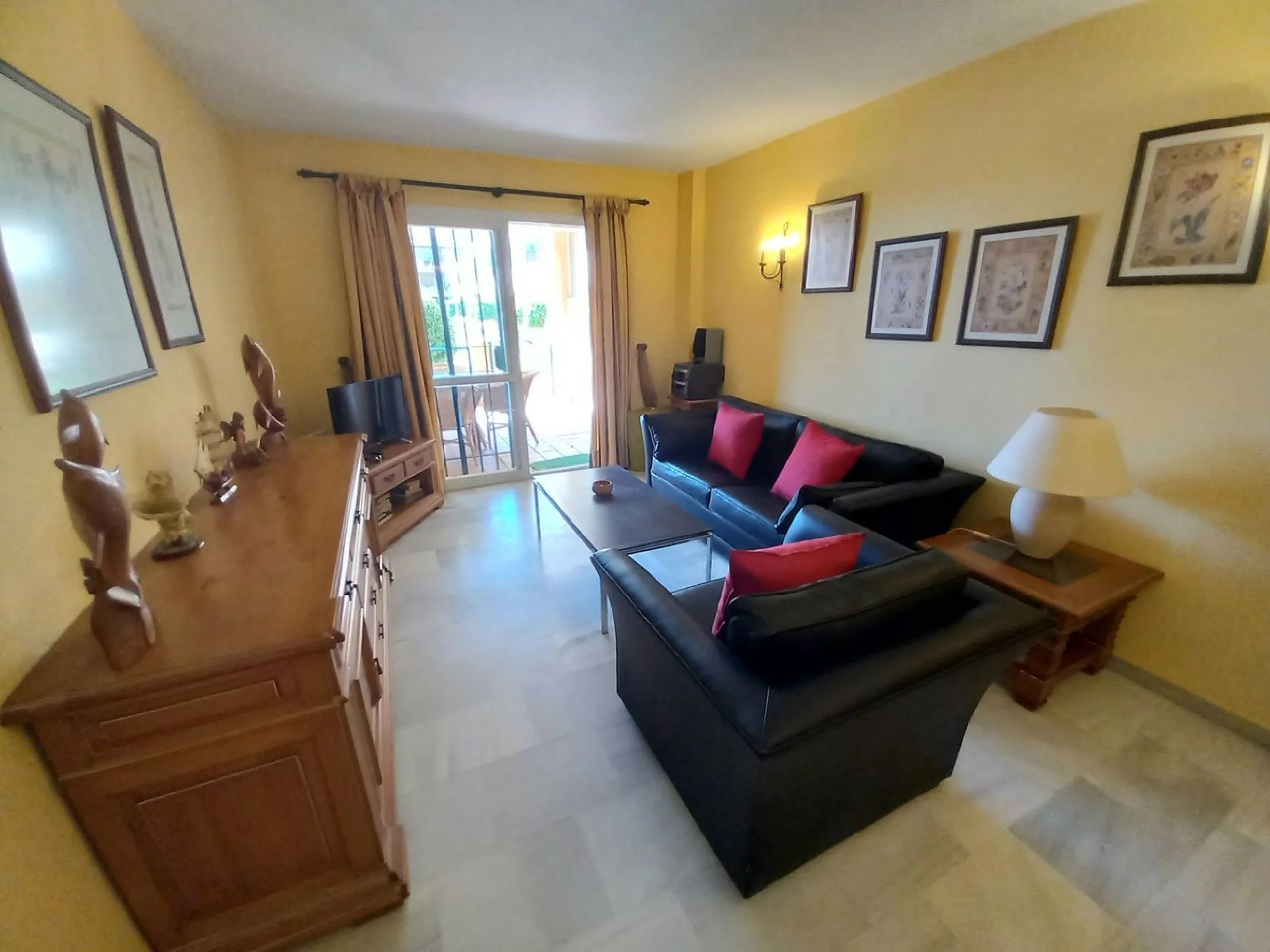 Make your dreams a reality!!!!!  If you have always dreamt about living in La Cala de Mijas on the ground floor with direct access to the beautiful community gardens then La Siesta Beach is for you!  The property is on a gated community only a few meters 