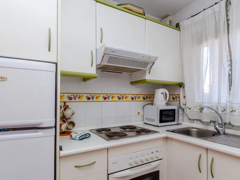 Make your dreams a reality!!!!!  If you have always dreamt about living in La Cala de Mijas on the ground floor with direct access to the beautiful community gardens then La Siesta Beach is for you!  The property is on a gated community only a few meters 
