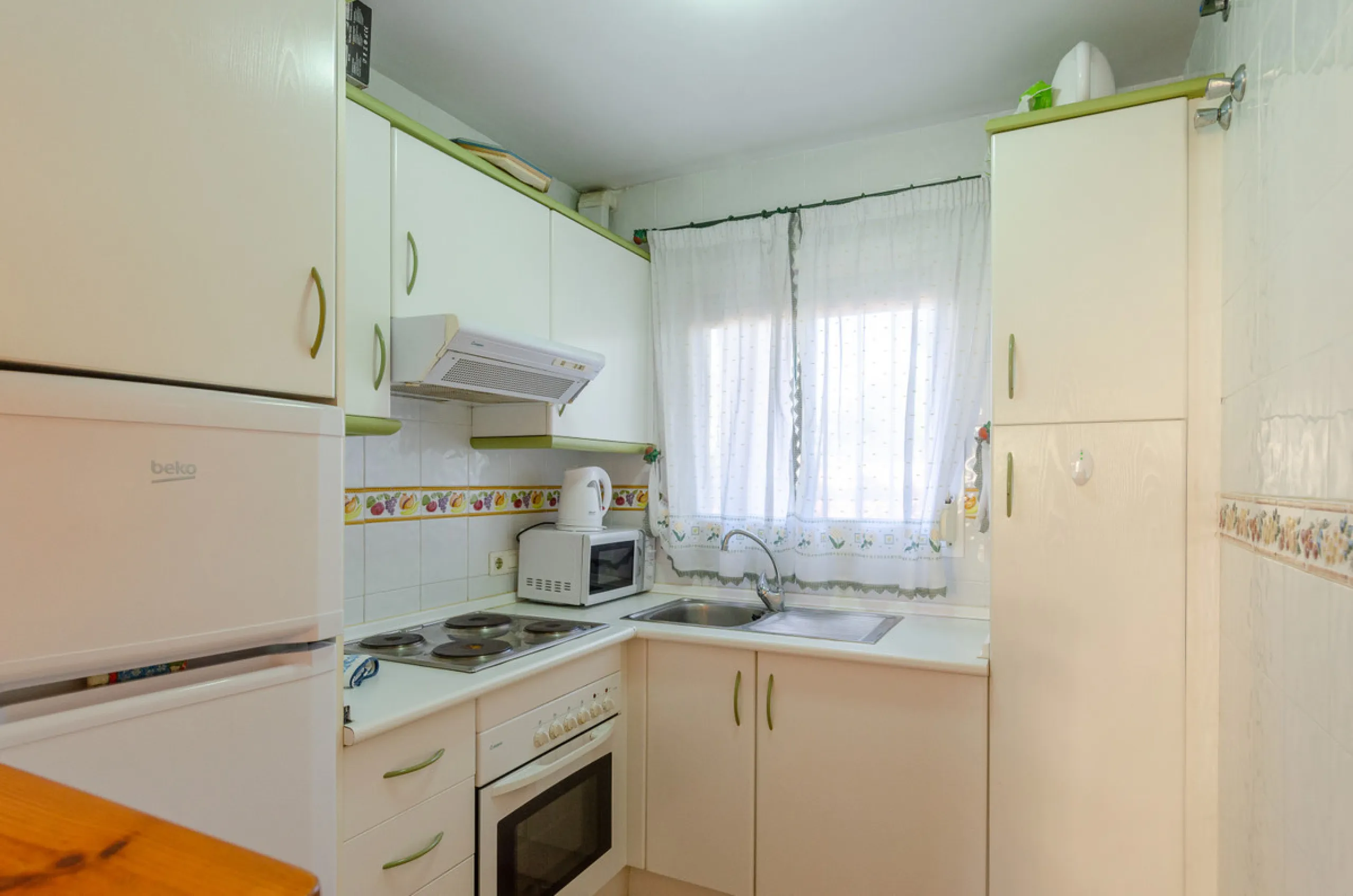 Make your dreams a reality!!!!!  If you have always dreamt about living in La Cala de Mijas on the ground floor with direct access to the beautiful community gardens then La Siesta Beach is for you!  The property is on a gated community only a few meters 