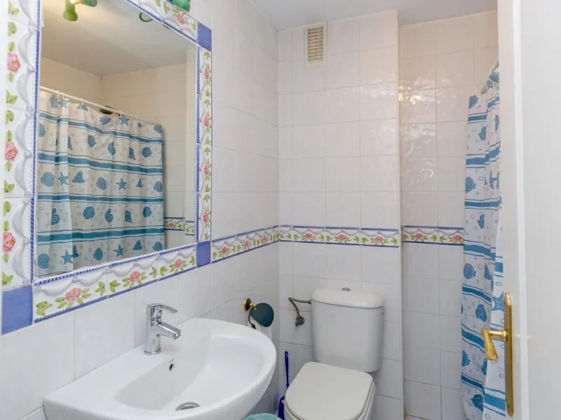 Make your dreams a reality!!!!!  If you have always dreamt about living in La Cala de Mijas on the ground floor with direct access to the beautiful community gardens then La Siesta Beach is for you!  The property is on a gated community only a few meters 