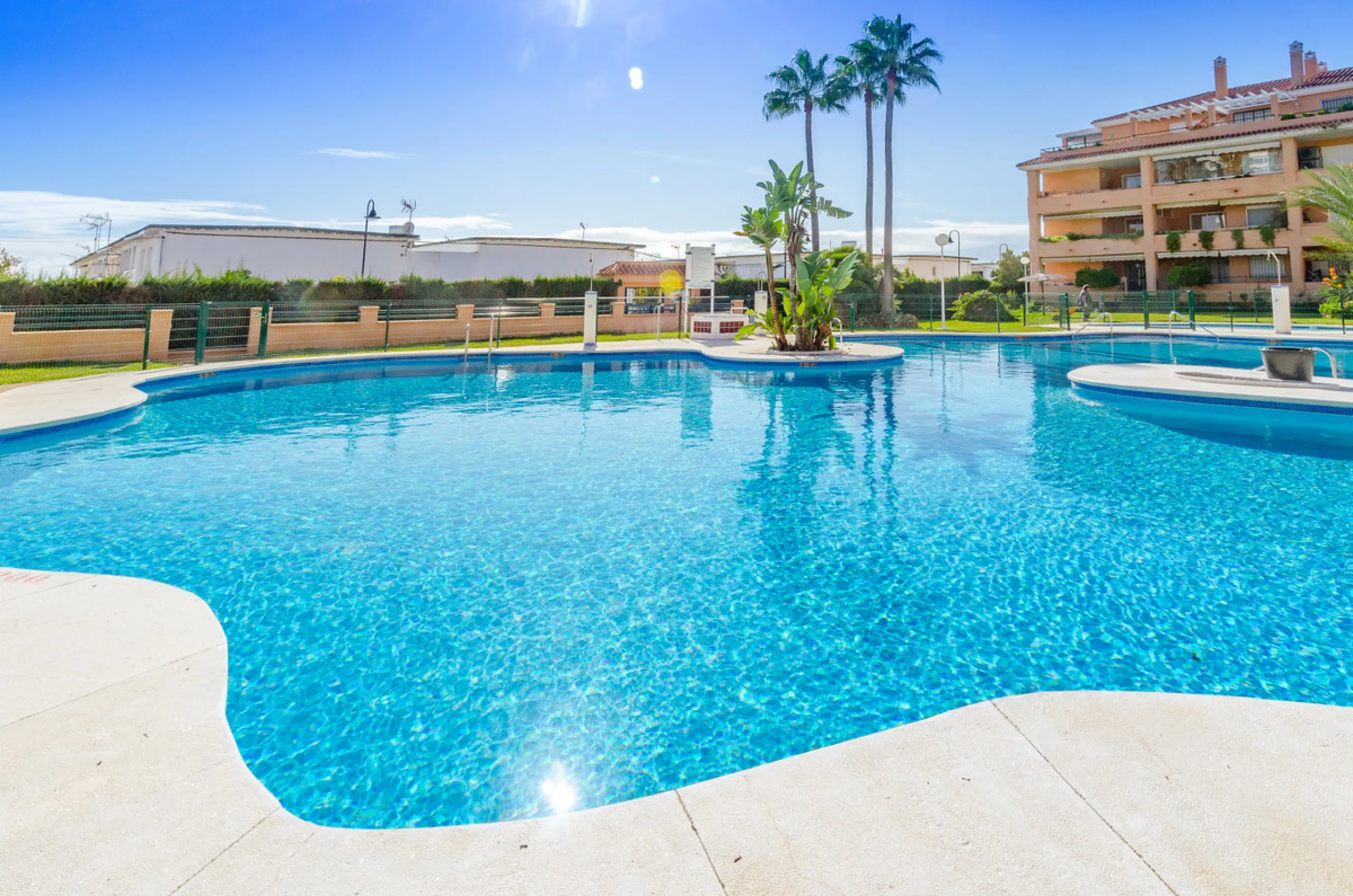 Make your dreams a reality!!!!!  If you have always dreamt about living in La Cala de Mijas on the ground floor with direct access to the beautiful community gardens then La Siesta Beach is for you!  The property is on a gated community only a few meters 