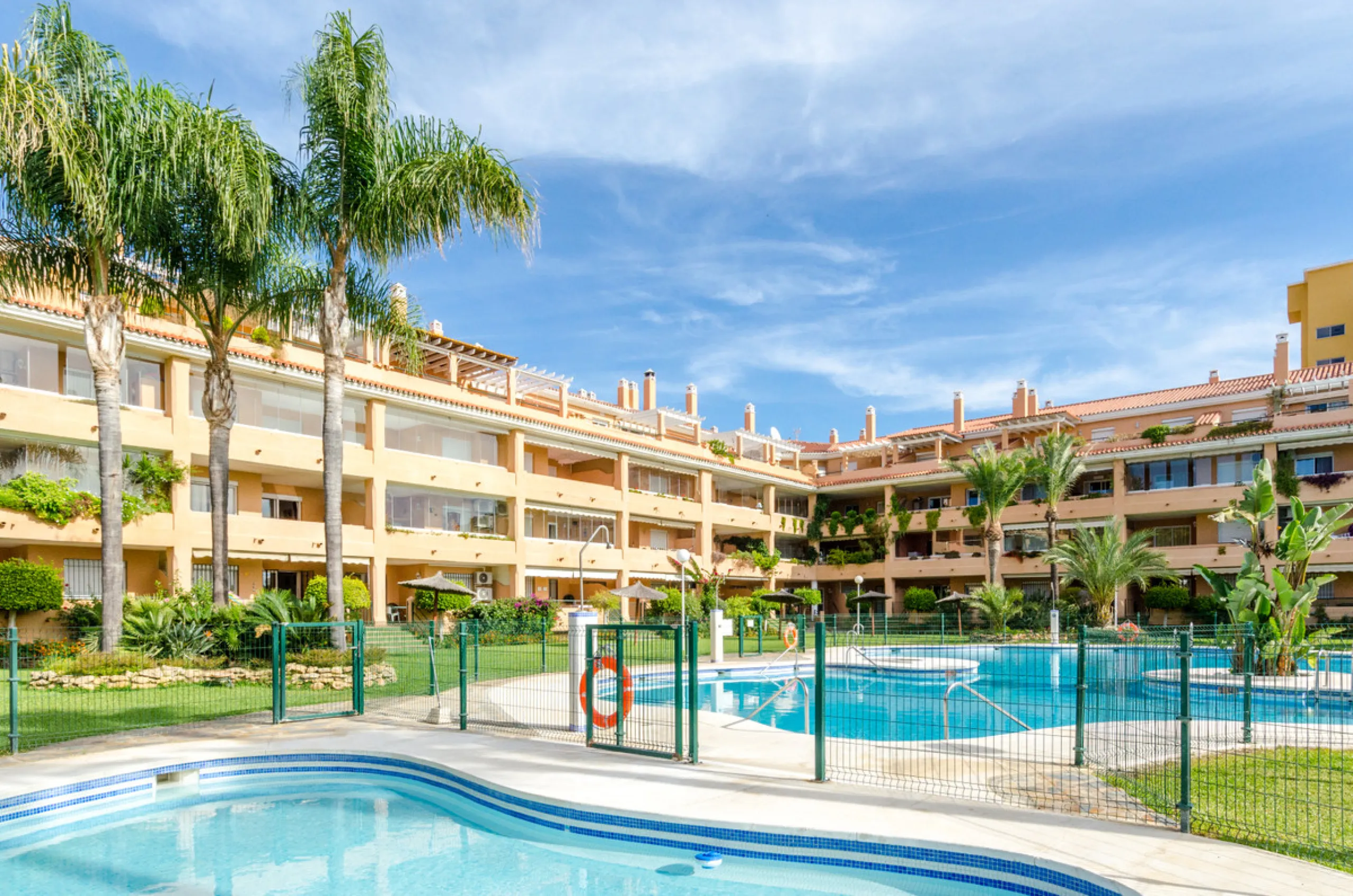 Make your dreams a reality!!!!!  If you have always dreamt about living in La Cala de Mijas on the ground floor with direct access to the beautiful community gardens then La Siesta Beach is for you!  The property is on a gated community only a few meters 
