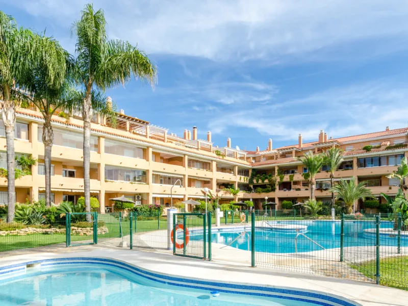 Make your dreams a reality!!!!!  If you have always dreamt about living in La Cala de Mijas on the ground floor with direct access to the beautiful community gardens then La Siesta Beach is for you!  The property is on a gated community only a few meters 